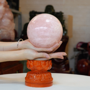 Quả cầu Thạch Anh hồng 1A 3,65kg - 13,5cm + đế gỗ hình sen
