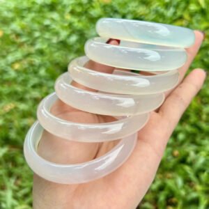 Vòng chacedony trắng chất trong